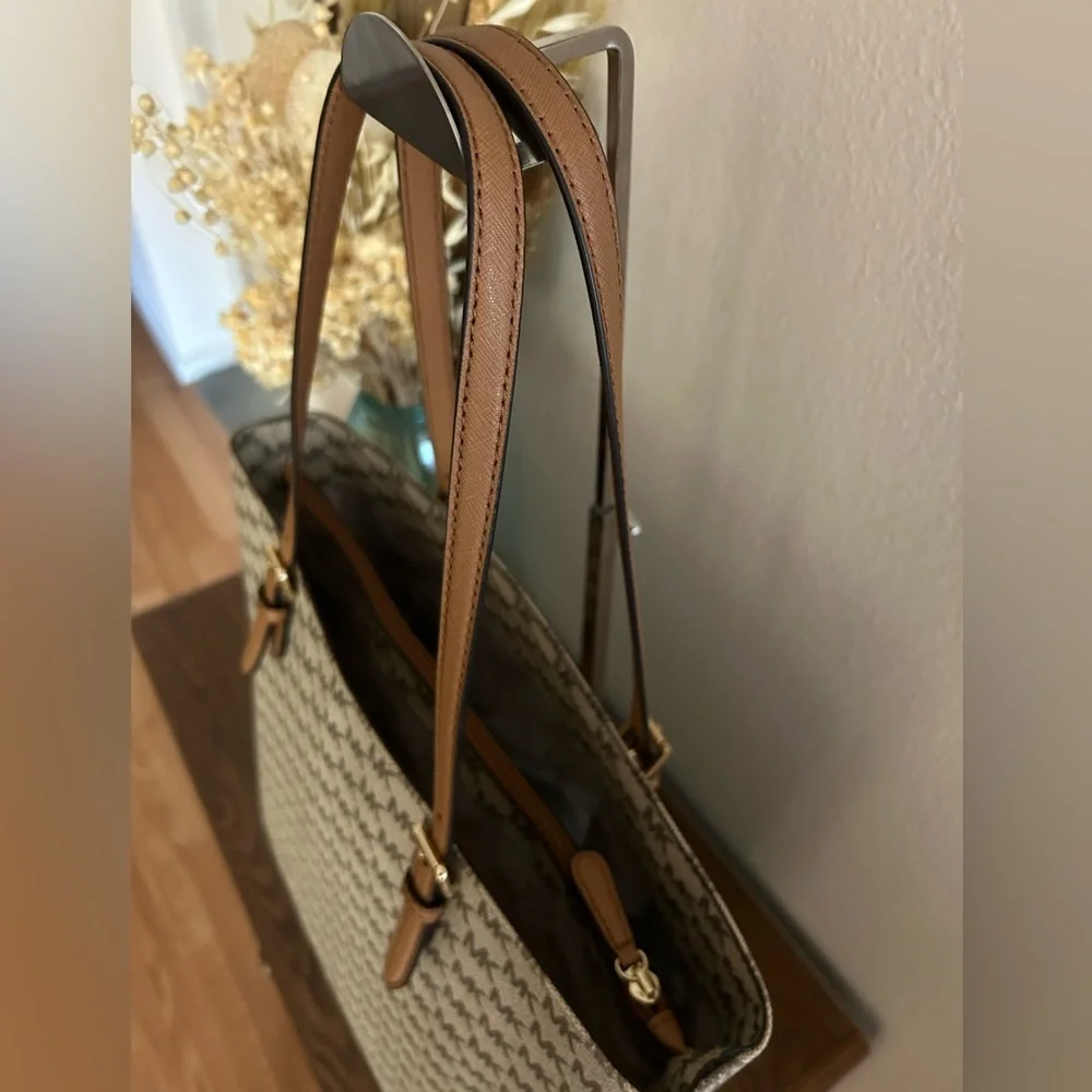 MICHAEL KORS Monogram Jet Set Tote NWT - Picture 7 of 13